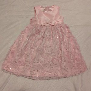 Toddler dress with zipper